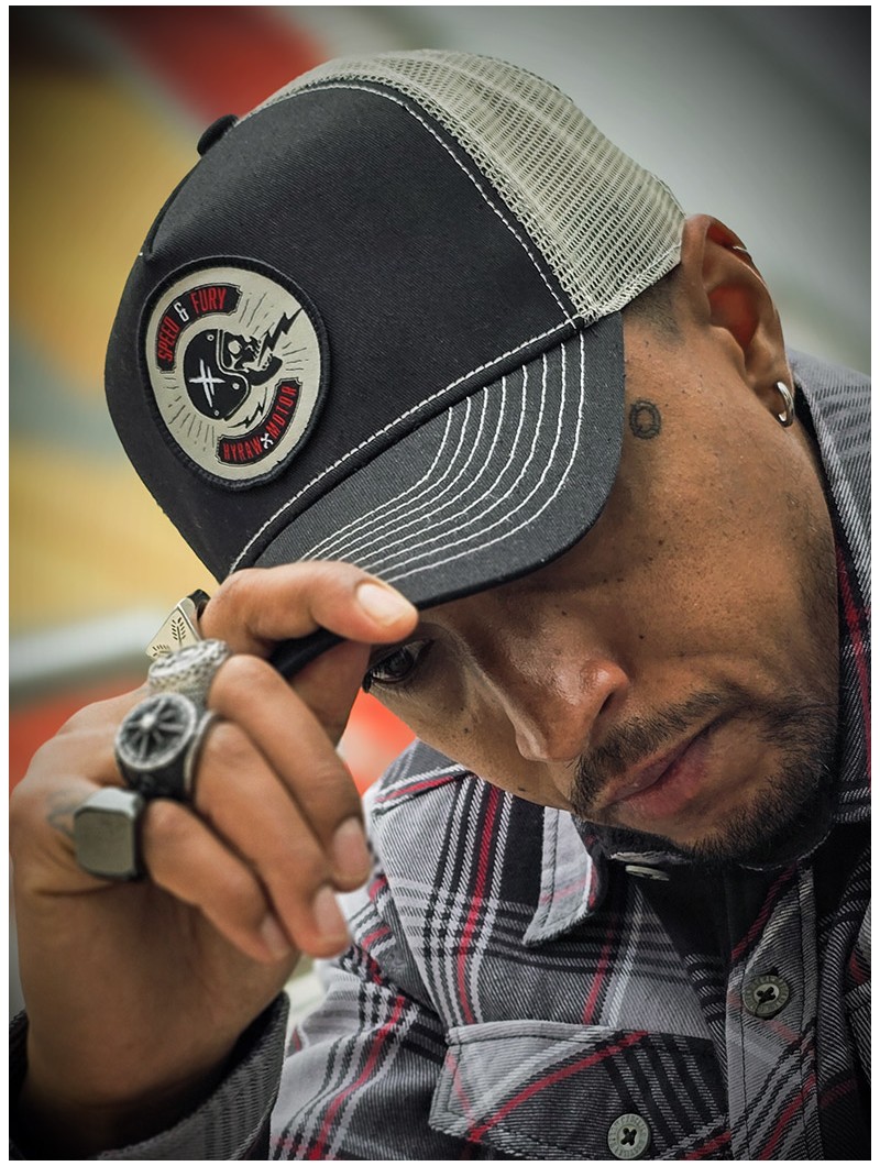 Curved visor cap with a rock & ride look | Hyraw Shop